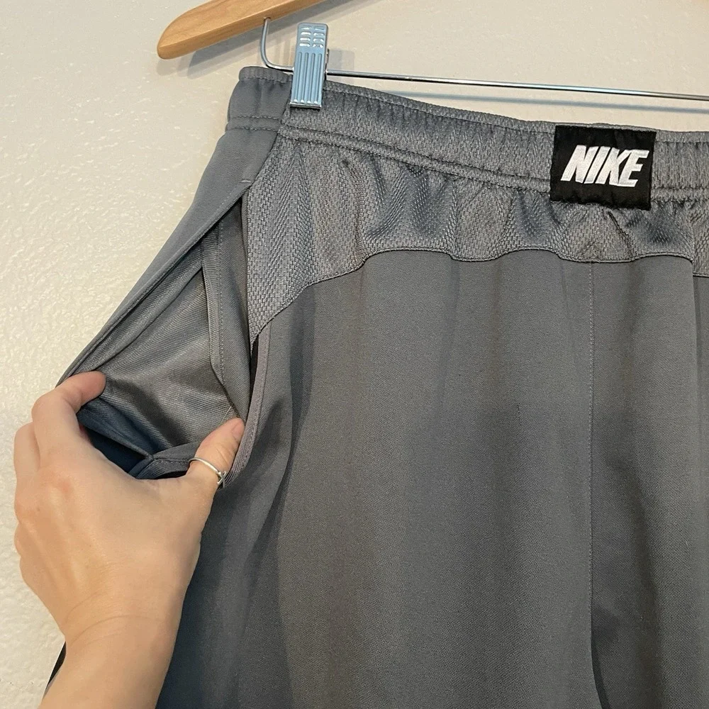 Nike Mens Large Athletic Shorts Gray Lightweight Pockets Sporty Gym Running